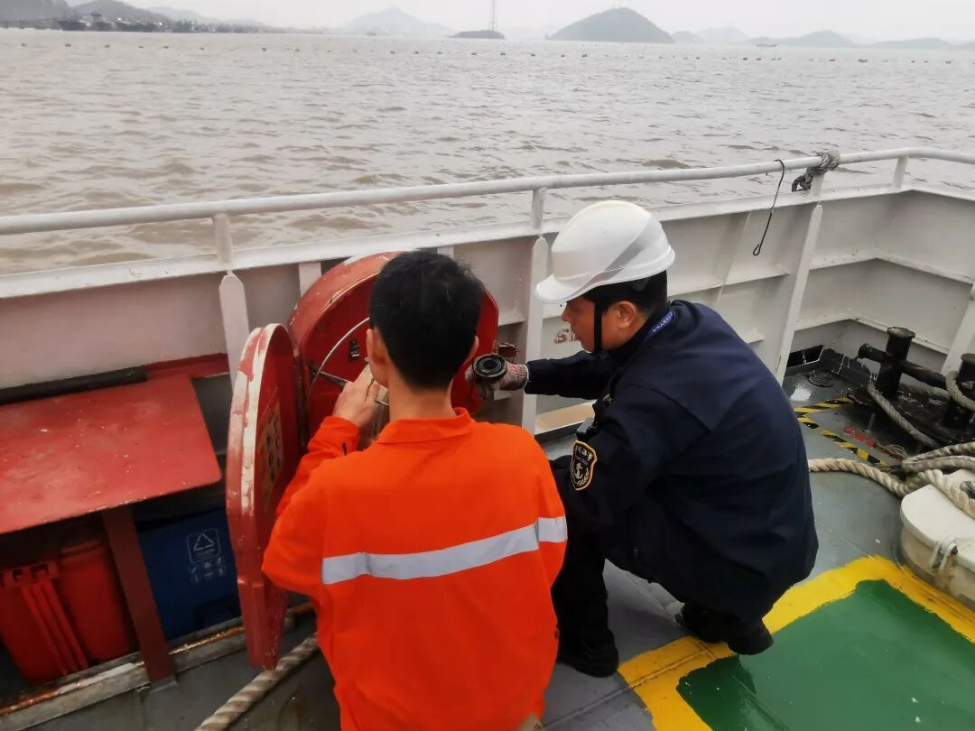 浙江人的朋友圈被雪景刷屏！网友：气象局恢复征信；医生提醒：企鹅步，走起来