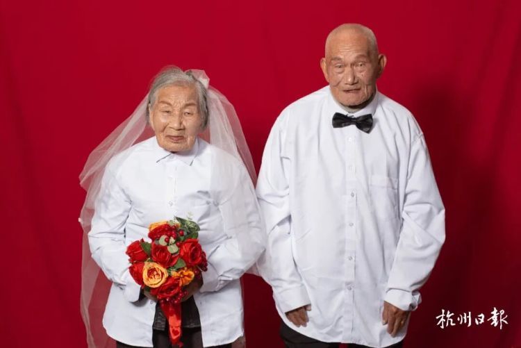 杭州百岁夫妻婚纱照火了！两人同年同月同日生