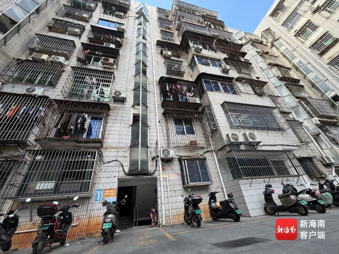 海口一小区天降砖头，幸无人受伤！警方已介入调查