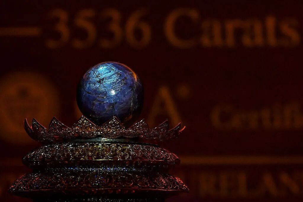 重量3563克拉！斯里兰卡紫星蓝宝石“净土之星”亮相 预估售价在3亿美元以上