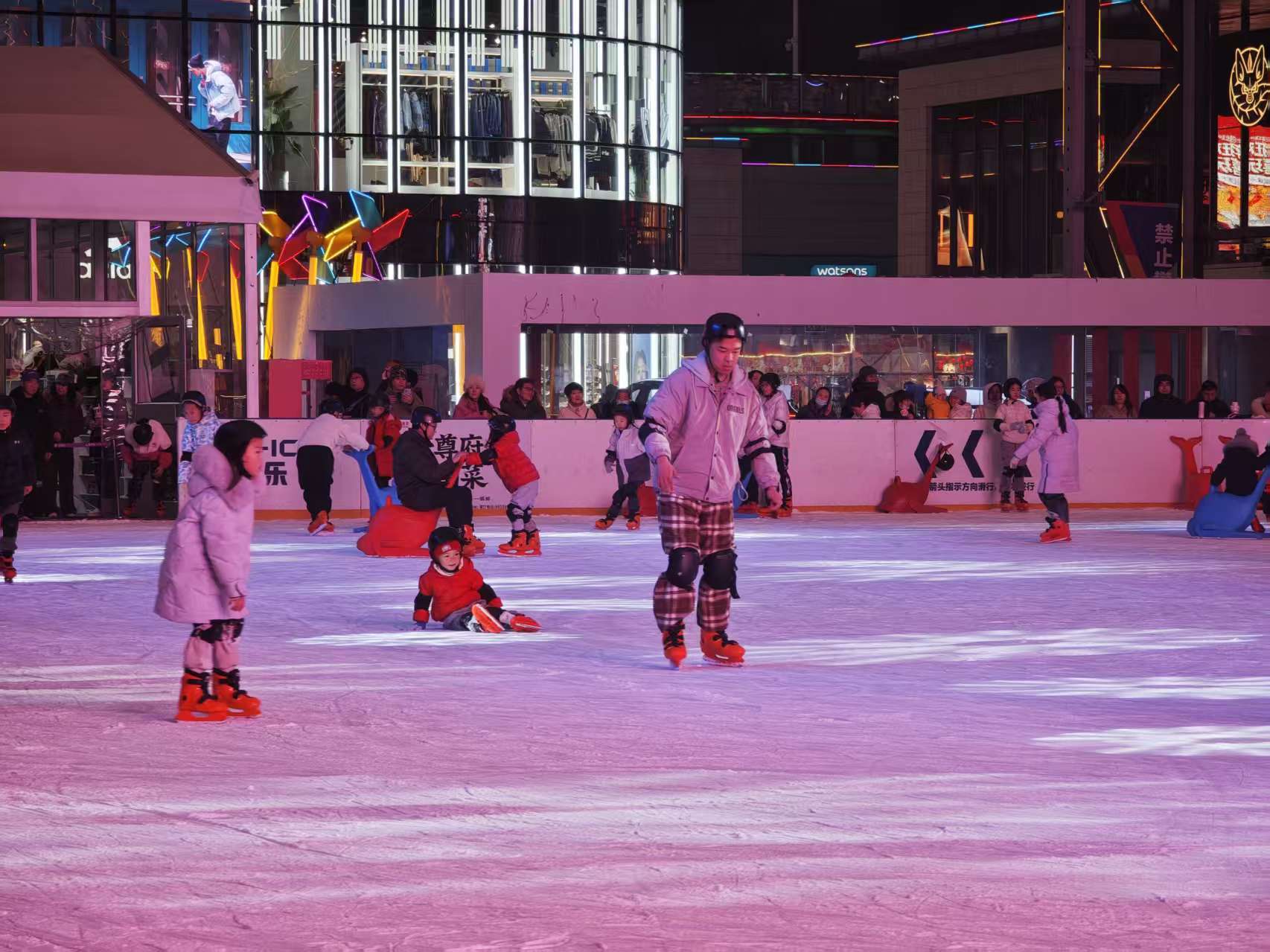 “冷冰雪”激活“热消费”