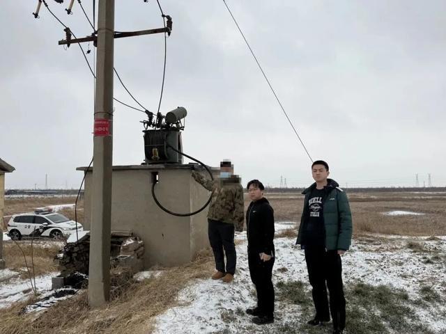 农田变压器深夜“蒸发”！警方凭黑夜中一束神秘光，破解“三无”盗案困局