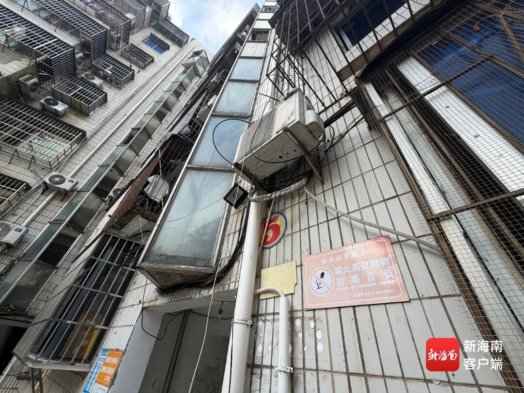 海口一小区天降砖头，幸无人受伤！警方已介入调查