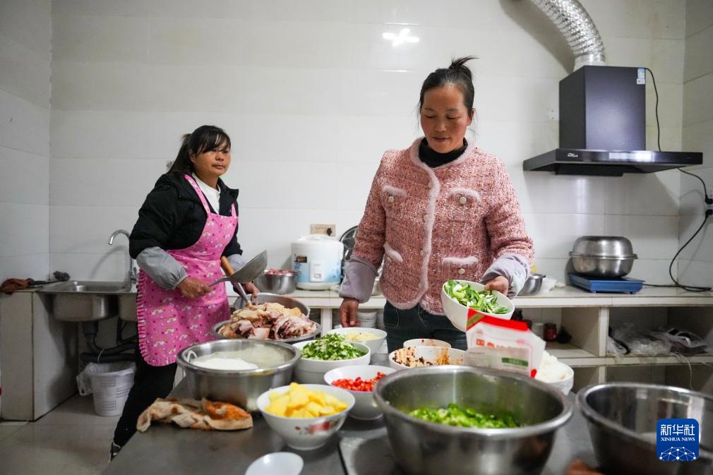 云南巧家地震救灾工作有序开展