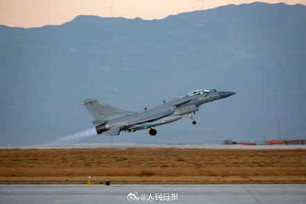 帅！咱家战机又出片了