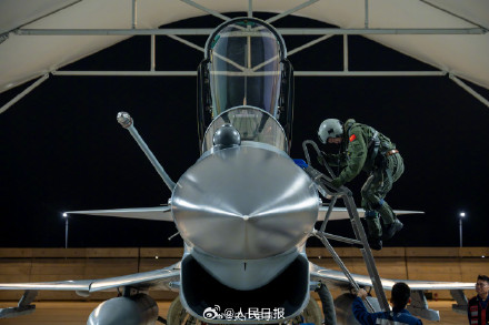 帅！咱家战机又出片了