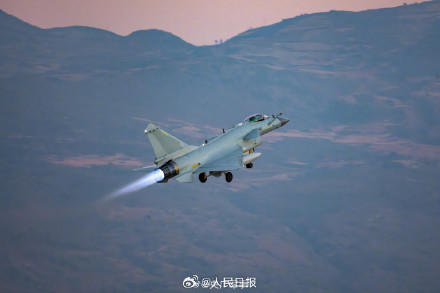 帅！咱家战机又出片了