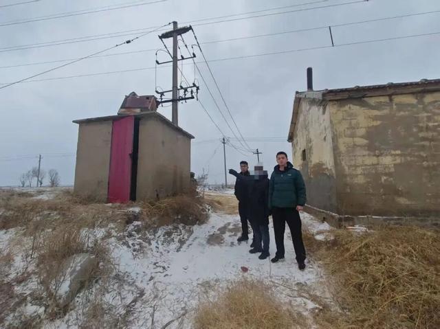 农田变压器深夜“蒸发”！警方凭黑夜中一束神秘光，破解“三无”盗案困局