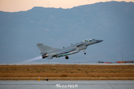 帅！咱家战机又出片了