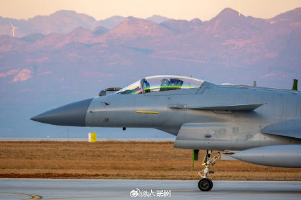 又被咱家战机大片帅到了