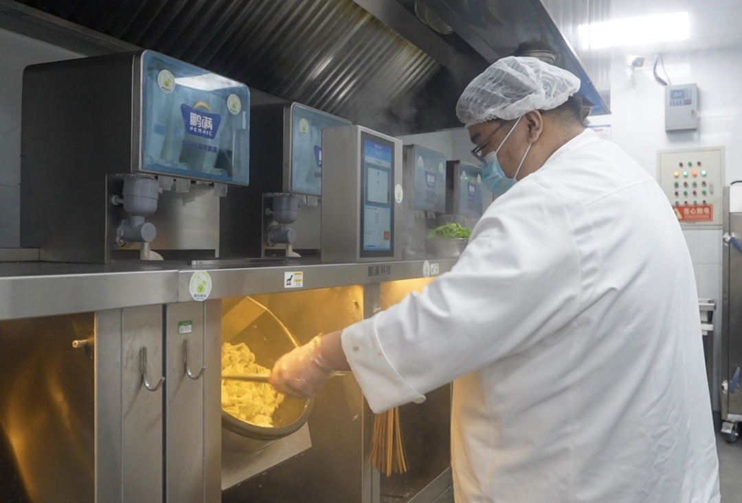 因地制宜，一校一案！北京中小学将全面实现食堂供餐