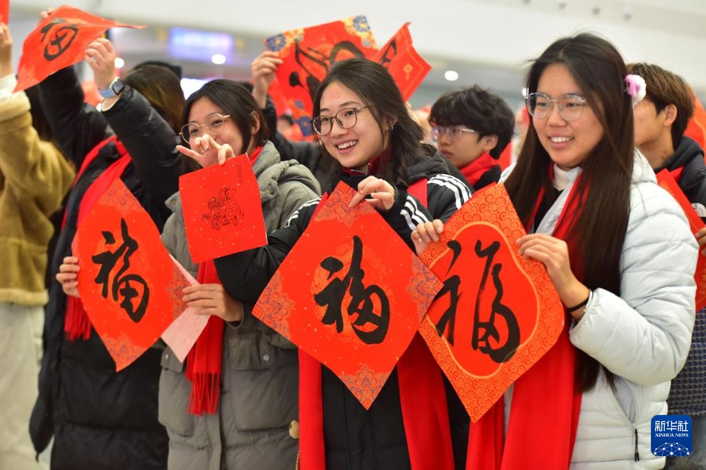 2026年长三角首趟学生团体包车从安徽阜阳启程