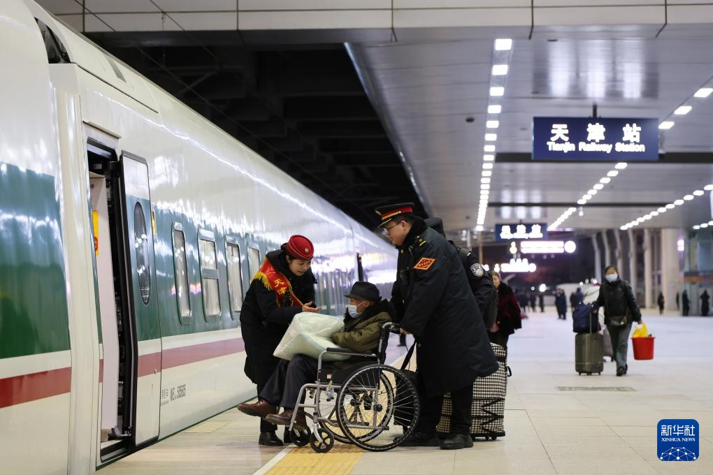 天津首发动集列车 旅客出行品质升级