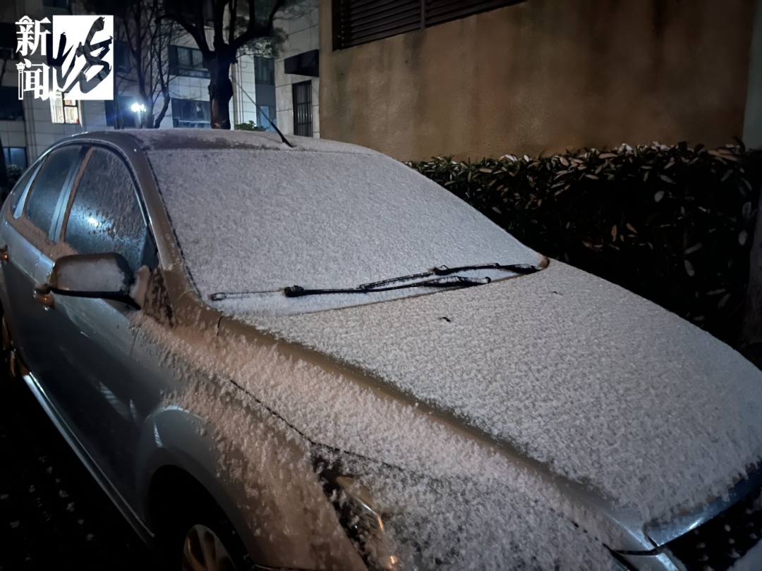 一觉醒来，上海下雪了！全市高挂蓝色预警