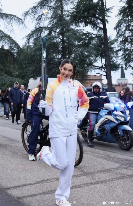 谷爱凌参与米兰冬奥会火炬传递