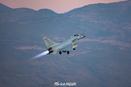 帅！咱家战机又出片了