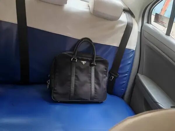 拾金不昧！哈尔滨的哥守护被遗忘背包，7300元现金完璧归赵