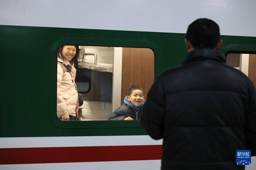 天津首发动集列车 旅客出行品质升级