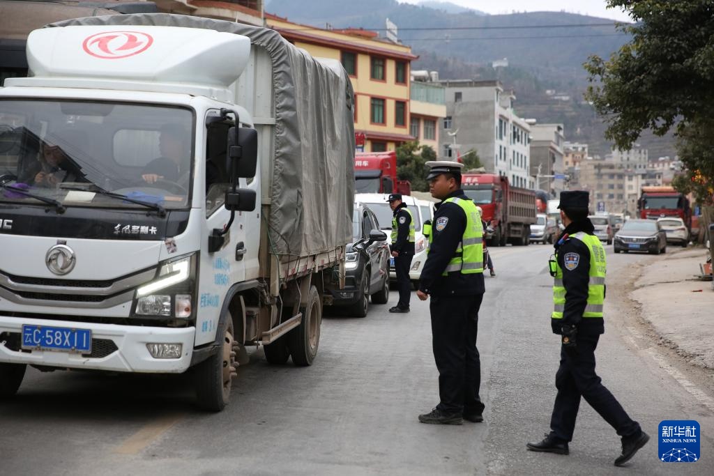 云南巧家地震救灾工作有序开展