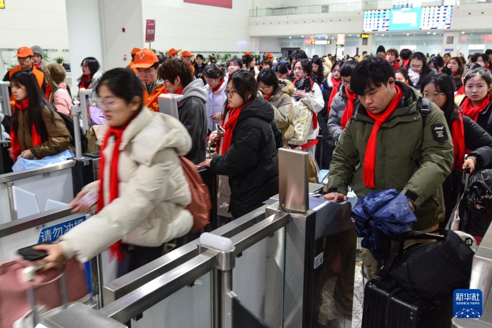 2026年长三角首趟学生团体包车从安徽阜阳启程