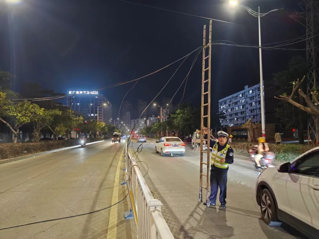 这个“托举哥”火了！车主直呼安全感拉满