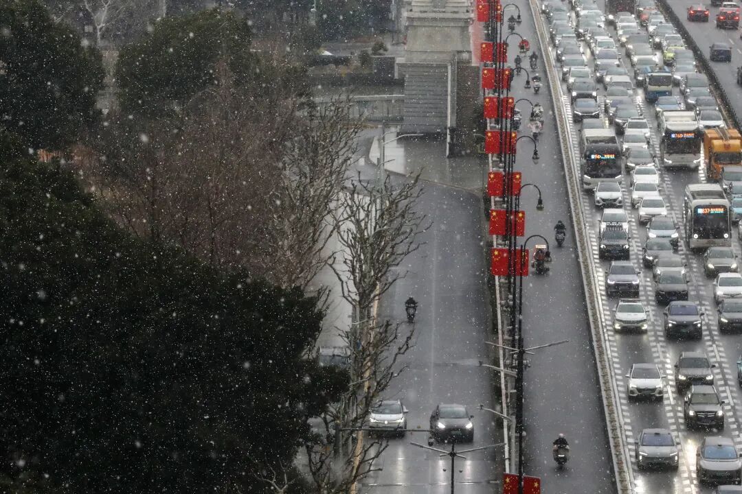 上海全城追雪！朋友圈和校园里彻底沸腾！零下6℃要来了，赏雪打卡还有机会