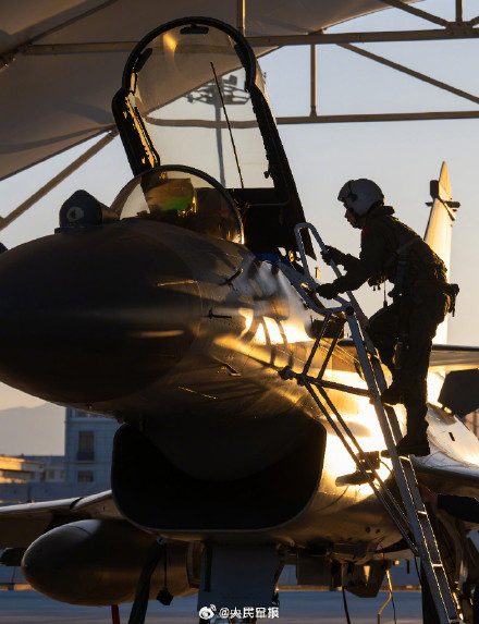 帅！咱家战机又出片了