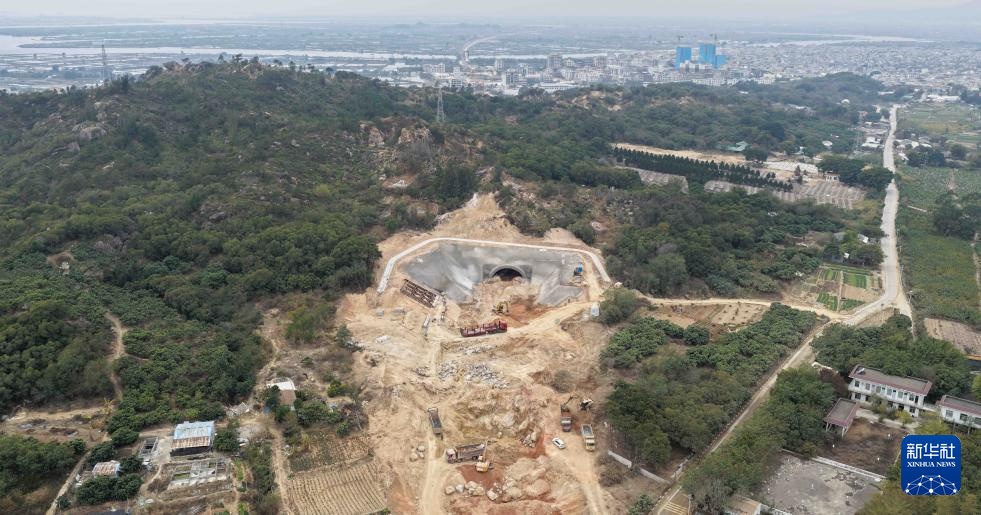 漳汕高铁全线首个隧道顺利贯通