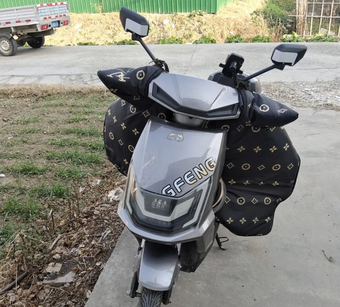 又是他！海宁警员上次扔饭碗，这次弃咖啡……