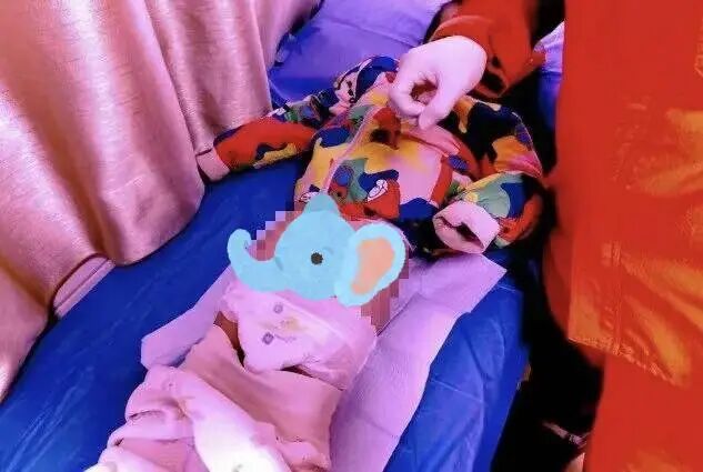 韶关一男孩玩捉迷藏时，突然被狗追，慌乱中钻进墙缝卡住了动弹不得，消防人员提醒→