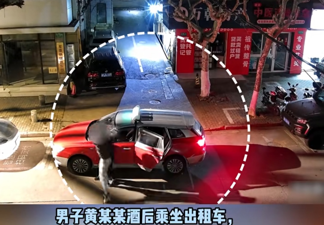 上海一男子“发酒疯”追打出租车司机，钻进驾驶室连撞两车！警方：刑拘