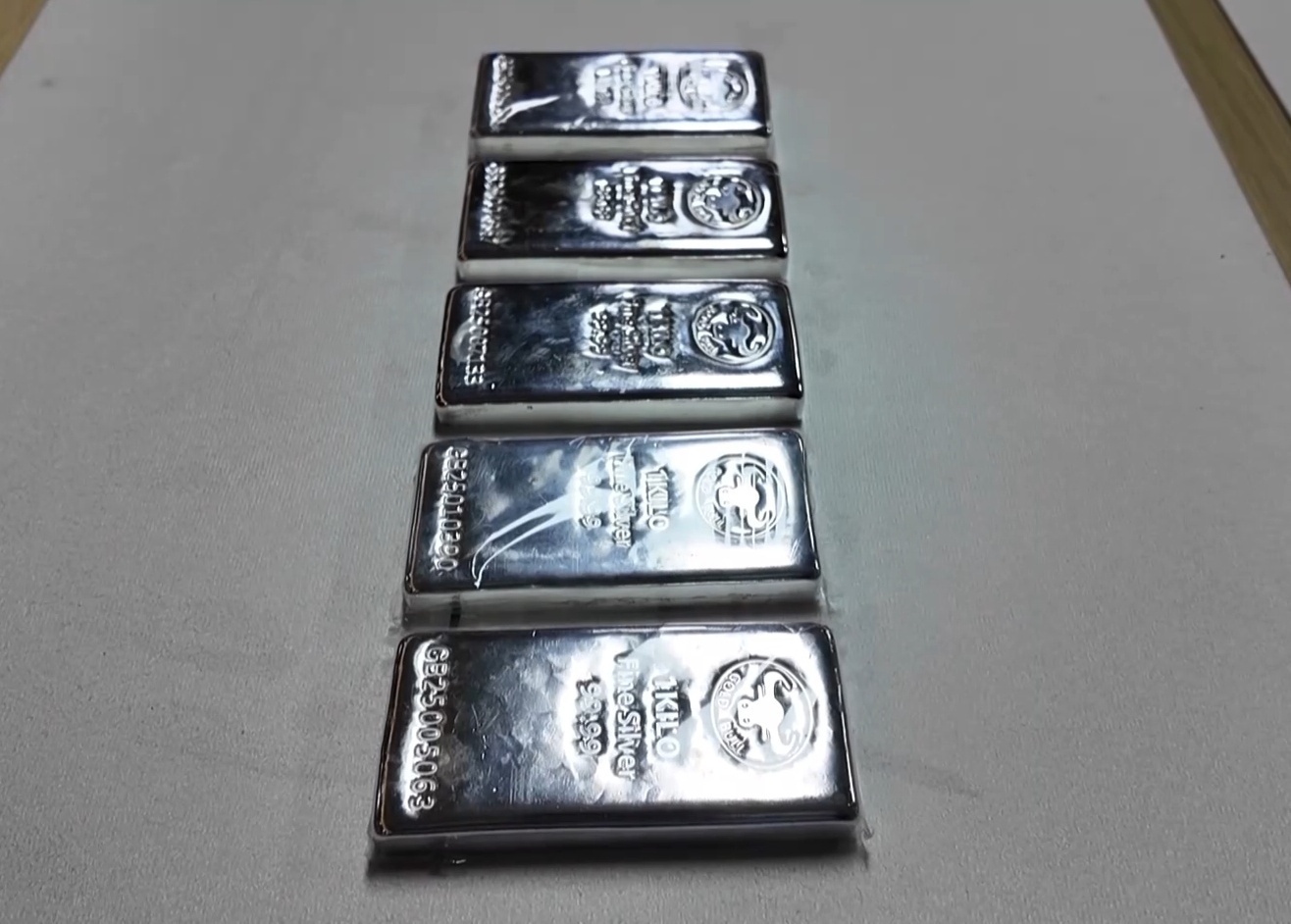 地缘局势紧张拉动国际金银价格再创新高