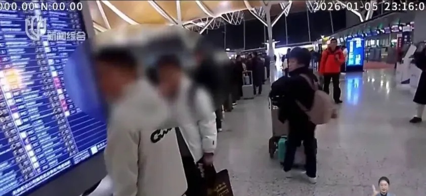 “有问题，肯定有问题…”上海浦东机场紧急拦截2名青年！