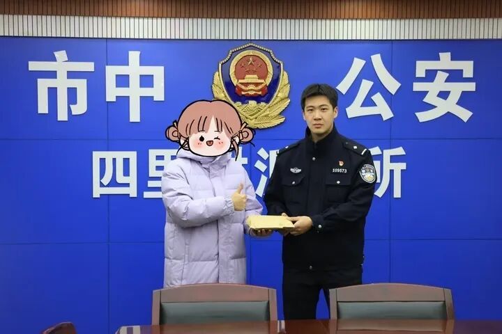 女子乘坐网约车将前乘客丢失现金据为己有,济南警方:拘留 女子乘坐网约车将前乘客丢失现金据为己有,济南警方:拘留