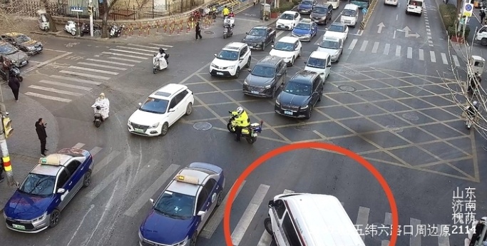 7分钟的“生命通道”！患者紧急转院，济南交警开道“狂飙”