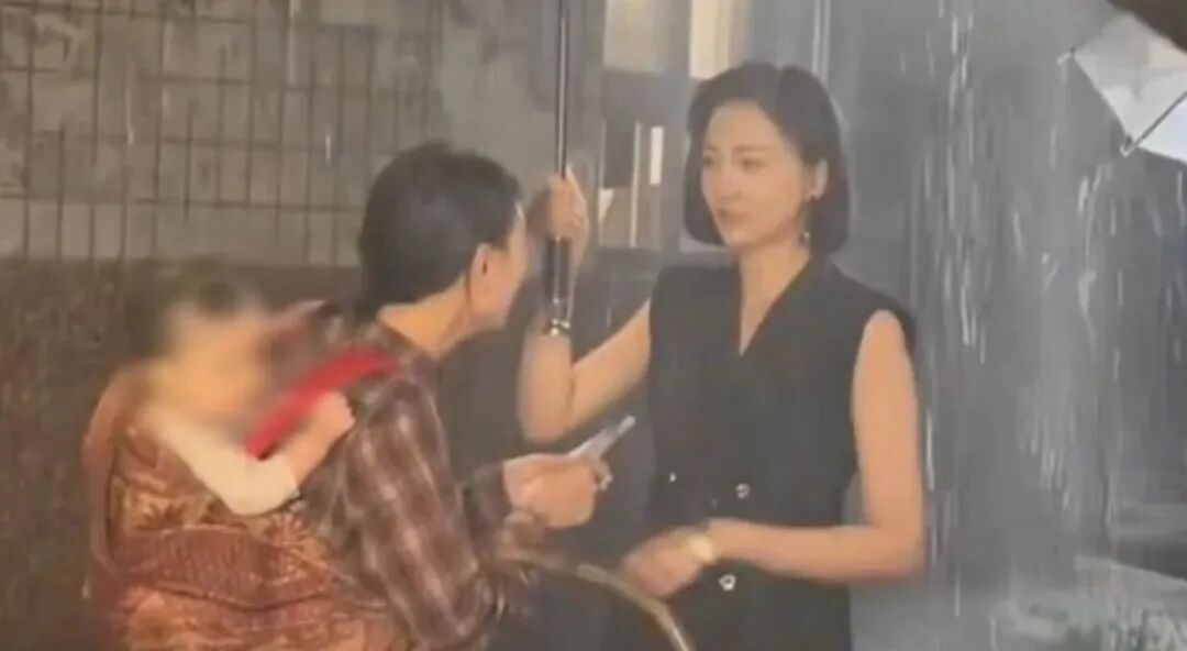 “孩子被淋了好久，哭得撕心裂肺！”惹众怒！已全平台下架！