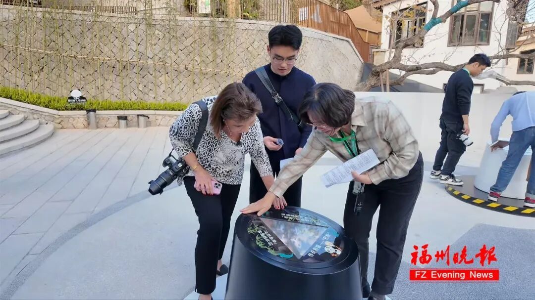 漂洋过海来看你!一位74岁美国老太的“熊猫情缘” 漂洋过海来看你!一位74岁美国老太的“熊猫情缘”