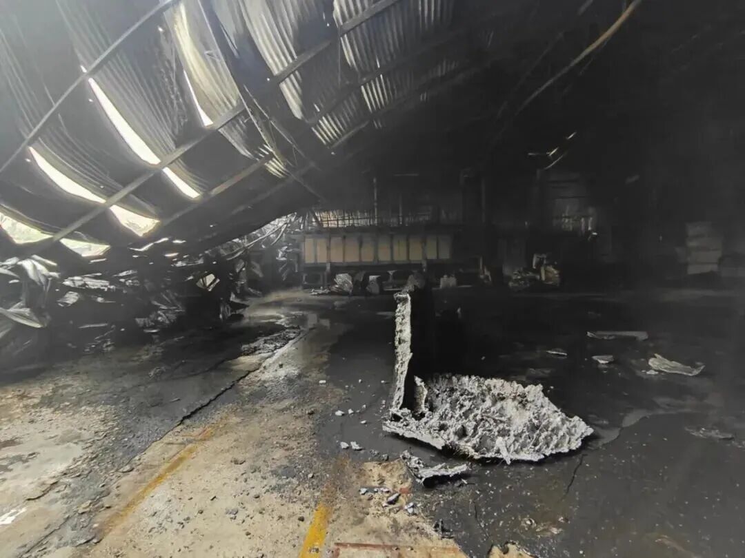 惊险！员工弯腰瞬间，工厂差点烧没，一定要注意防静电！