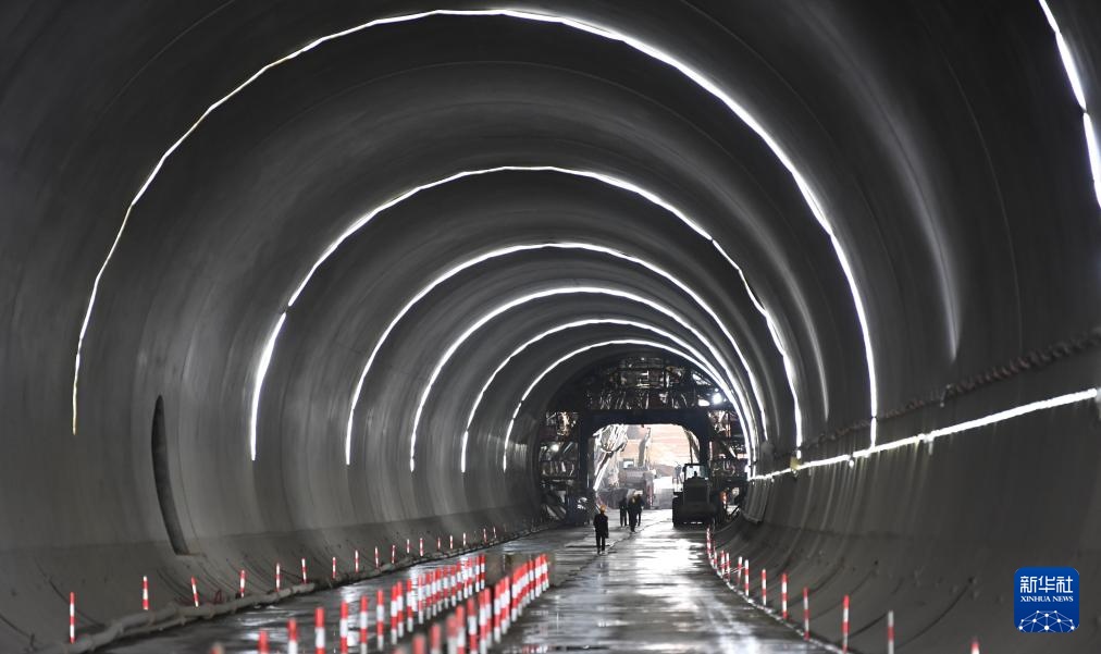 漳汕高铁全线首个隧道顺利贯通