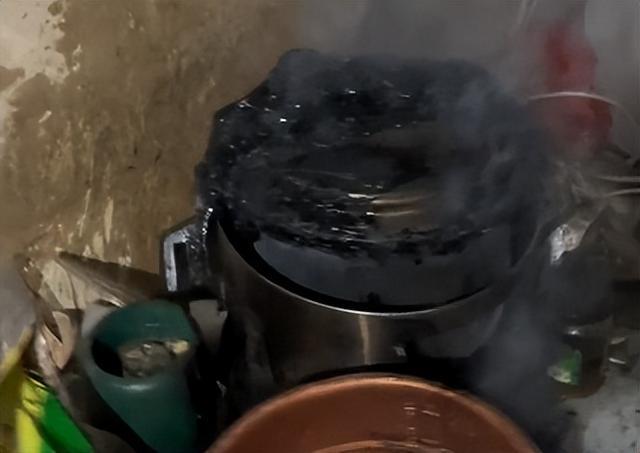 一个行为让家被烧，天再冷也不能这么做！