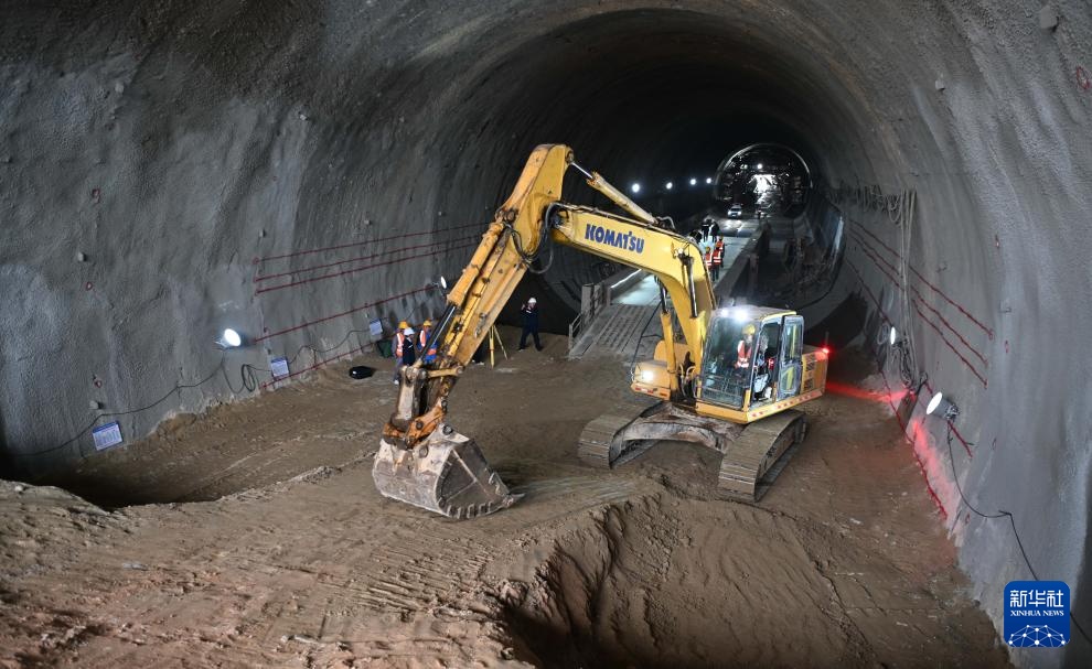 漳汕高铁全线首个隧道顺利贯通
