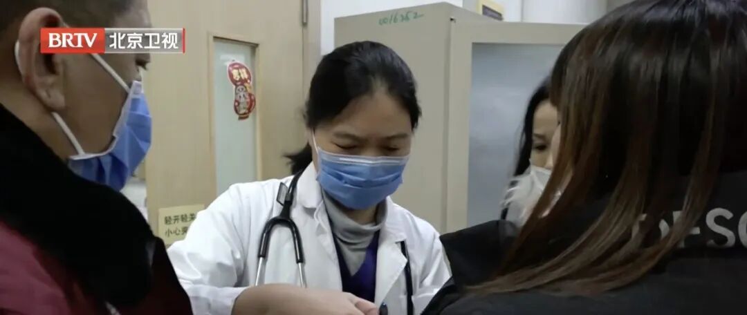 寒风中，民警与失语骑手的无声对话……