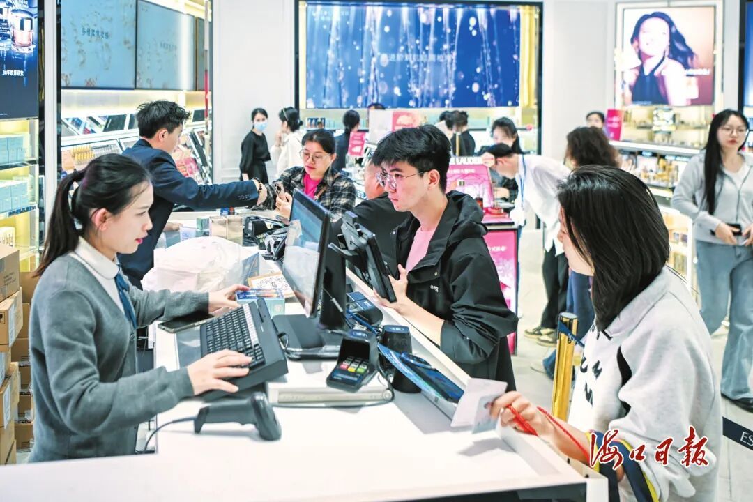 封关首月 海南离岛免税购物金额超50亿元