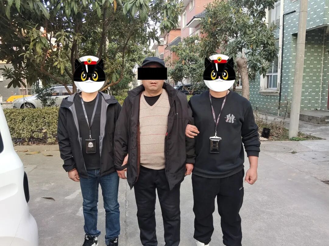 又是他！海宁警员上次扔饭碗，这次弃咖啡……