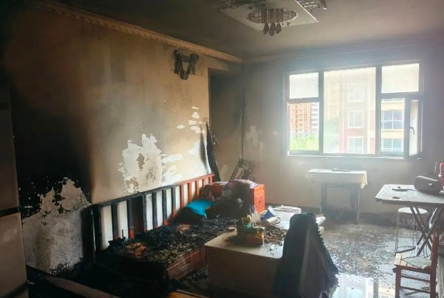 广东一男子在火灾中丧生，消防员赶到时火已被死者妻子用2盆水扑灭