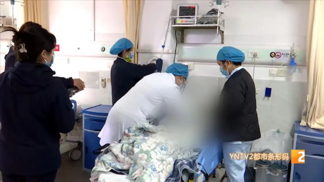 哭着找妈妈后，小女孩突然晕倒身亡！医生：警惕心碎综合征