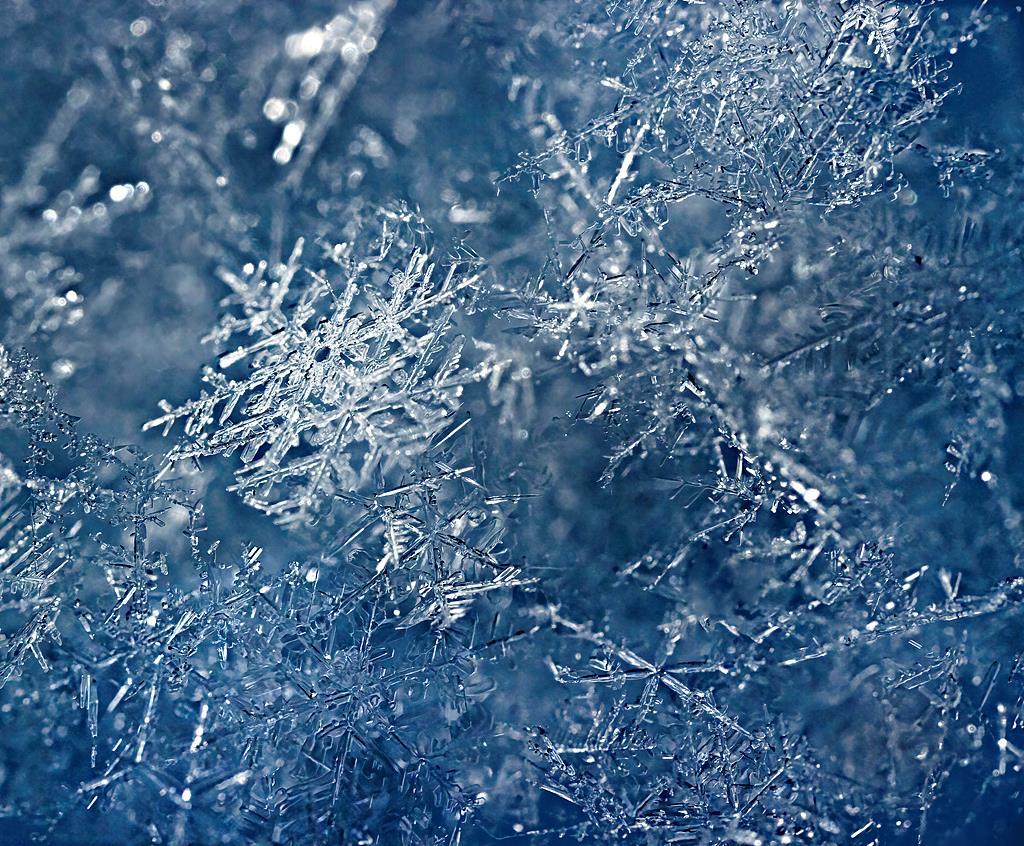 为何没有两片完全相同的雪花？