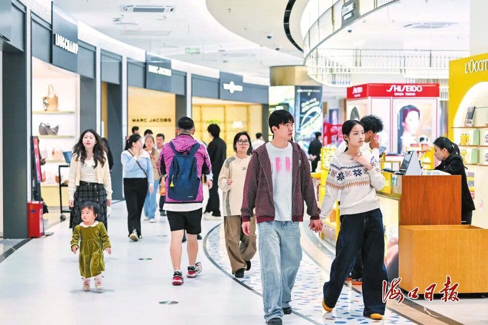 封关首月 海南离岛免税购物金额超50亿元