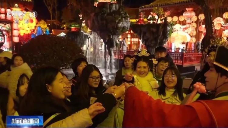 情绪价值拉满！又一新职业，火了！