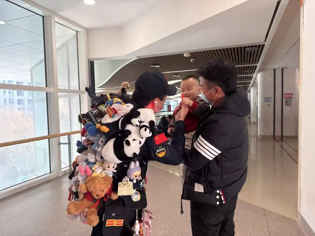 还记得大连“玩具侠”吗?爆火三年后,他再受关注… 还记得大连“玩具侠”吗?爆火三年后,他再受关注…